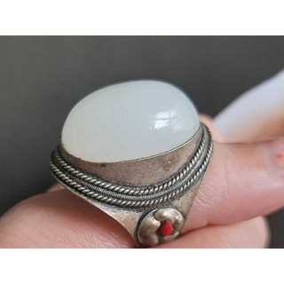 老收藏 白玉大蛋面 戒圍可以調整 作工精細 超大霸氣 足銀戒指