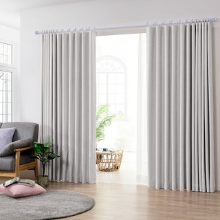 아로아 릴리커튼의 설치 모습 - 암막 주름이 예쁘게 잡혀 있음