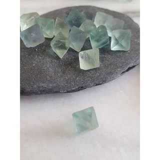 天然原礦無打磨八面體瑩石（單顆售隨機發）, 小一顆, 1個