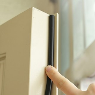 현관문 외풍차단 문틈막이 창문 틈새막이 문풍지 바람막이 벌레차단 블랙 9 x 6mm 6M, 1개