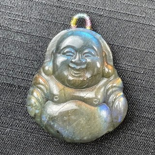 采禪手作B386 拉長石 灰月光 彌勒佛 佛公 （牛鼻吊墜孔）36.8*33*11.8mm 掛件 佛牌附項鍊繩, 1個