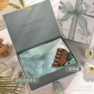 母親節禮物推薦：送長輩時尚絲巾禮盒，實用生日禮品，媽媽婆婆最愛, 荷影清漣絲巾+按摩梳+禮盒, 1個