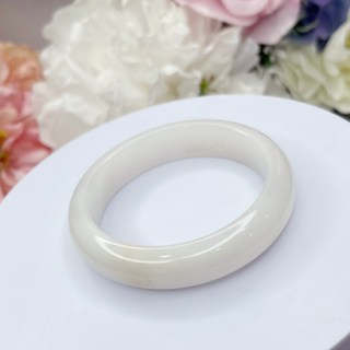 No.177 冰白帶粉櫻花平安鐲 內徑55mm 佘太翠玉鐲 櫻花手鐲 55.3*寬13.6*厚8.7mm, 1個