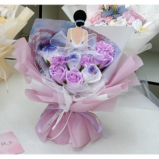 【台灣出貨】 情人節花束 母親節花束 康乃馨花束 玫瑰花束 滿天星花束 乾燥花束 教師節花束 香皂花束 生日禮物, 1個, 14.康乃馨玫瑰花束(提袋+燈