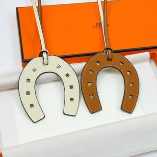 H家馬蹄包包吊飾 皮革可愛精美鉑金菜籃子包小馬掛飾車鑰匙扣 馬上有錢吊飾, 白色拼棕色馬蹄, 1個