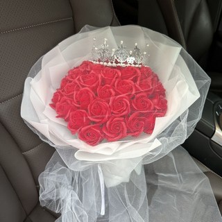 永生玫瑰香皂花束 附皇冠 適合畢業季、生日禮物、教師禮物, 【成品發貨】經典紅33朵送皇冠賀卡