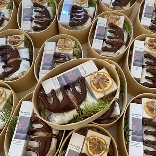 臺灣*出貨 小紅書同款高顏值爆款開業伴手禮美業服裝週年慶精美小禮品定製, 護手霜+香薰+山茶花香掛,19.2*13.6*7.6CM+配禮袋