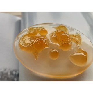 天然老瑪瑙 白黃雙色玉瓍 巧色巧雕【蓮花 錦鯉】墬子 項鍊, 1個