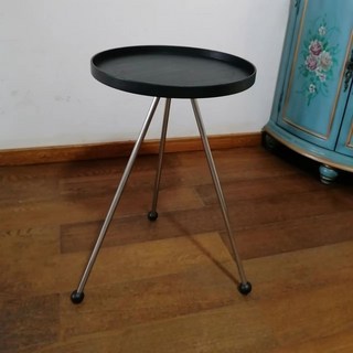 圓形邊桌，實木桌面，金屬三腳支架, 黑色21寬*45不銹鋼腿高