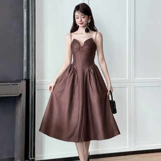 【法式收腰】吊帶連衣裙 晚禮服 宴會禮服 長裙 連衣裙 女裝 夏季新款 低胸V領 大裙襬 修身顯瘦 2026流行款, 紅棕色