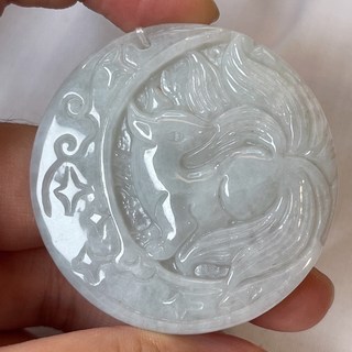 君遇 天然A貨翡翠 淡藍底日月星辰九尾狐 直通孔 聰明伶俐 人緣魅力