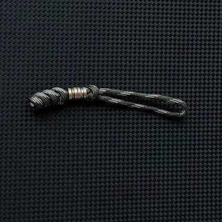 桃園出貨- 高質量黃銅墜子純銅傘繩手工編織 個性汽車鑰匙扣揹包掛墜EDC刀墜掛件, 軍綠迷彩, 1個