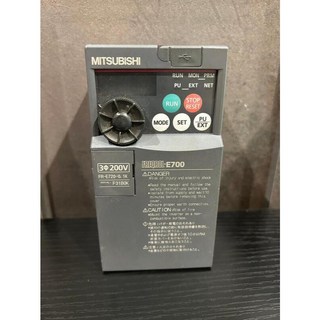 三菱 變頻器 FR-E720-0.1K，體積小巧，速度控制精確，節能省電, 1個