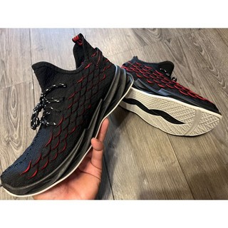 子甄彣璟 刀鋒魚鱗休閒鞋 飛織透氣椰子鞋底 舒適防滑跑步運動鞋 男女適用