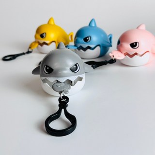 鯊魚拉線咬牙鯊魚掛件，趣味解壓大魚吃小魚包包掛飾，創意可愛小鯊魚鑰匙圈, 1個, 灰色鯊魚活動價(商品一樣)