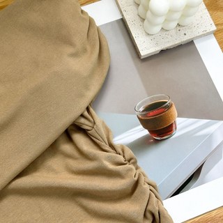 Fee一字領露肩短袖上衣，女上衣T恤，辣妹穿搭露肩上衣，平口上衣，韓系穿搭夏天穿搭