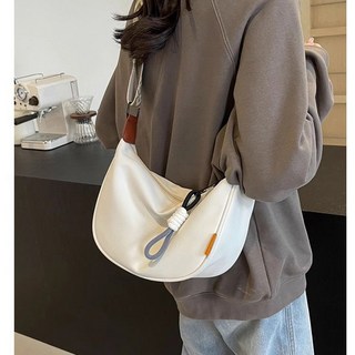 大容量帆布馬鞍包 新款百搭休閒單肩斜挎餃子包, 白拼糉+PU皮耳仔+勾繩掛件