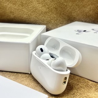 에어팟 프로 2세대 라이트닝 모델의 이미지