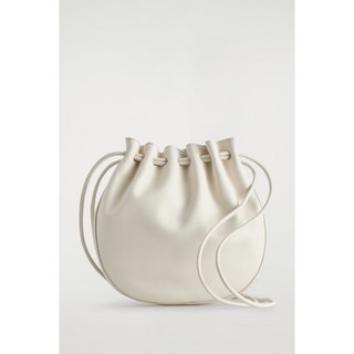 COS 개더드 파우치 백 가죽 Chalk