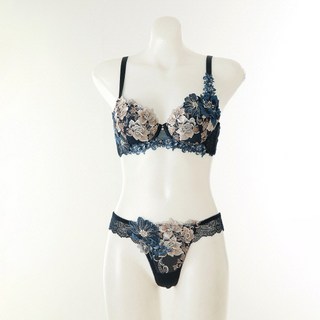 [와코루] 플라워 모티브가 장식된 살루트 풀레이스 패드 브라 티백팬티세트 [DBR0467B-PTT-NB]