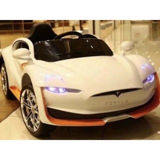8585童車 類特斯拉造型兒童電動車，配皮椅12V雙驅動，具搖擺功能，台中實體店組裝保固一年, 1個, 原廠配備