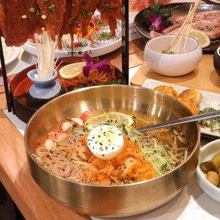 防燙不鏽鋼拉麵碗：日式雙層隔熱大容量湯碗，適用於泡麵、冷麵、飯碗，家用學生宿舍必備, 輕奢金,19CM網紅冷面碗, 1個