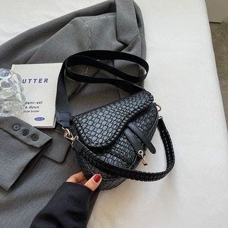 高級感小包包女2025秋季新款韓系編織手提單肩包輕奢斜挎包馬鞍包, 黑色