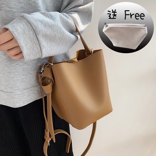 皮革水桶包，附贈化妝包，可手提/側背/斜背