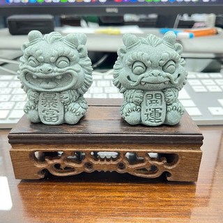 轉轉運台灣現貨 開運暴富瑞獸風水擺件一對 (送底座) 招財流水/招財進寶玄關居家擺飾, 開運暴富獸一對 送實木雕花長型底座