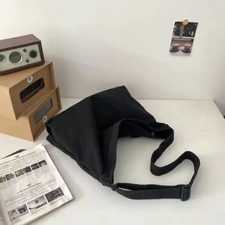 2025春季日系斜挎郵差包 加厚帆布包 復古男士包, 黑色