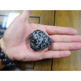 §能量礦石§ 雪花黑曜岩原礦82克 美國猶他州 火山玻璃 黑曜石 露營能量石, 1個, 82g