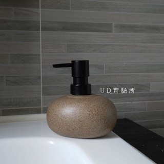 UDlab 手工陶瓷按壓瓶 褐色分裝瓶 12cm 沐浴乳/洗手乳瓶 AB03-004, 1個, 粗釉陶瓷按壓瓶
