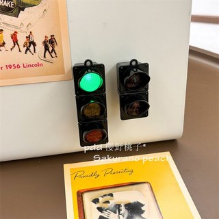 居家 裝飾 強磁紅綠燈冰箱貼入戶門鐵皮柜洞洞板磁吸裝飾微縮可亮燈玩具裝飾, 【兩款各一】 指引亮燈磁貼冰箱貼