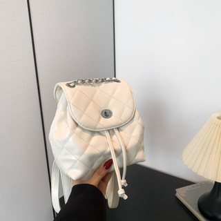 【氣質穿搭】臺灣發貨韓國小衆雙肩包包女式新款潮時尚背包百搭鏈條水桶包旅行包氣質 顯瘦 洋氣 WDTH1031, 白色無掛件