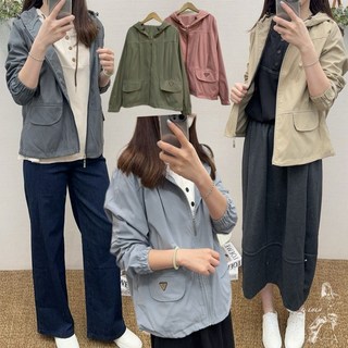 67590 「輕盈防風連帽外套」萬用外套輕薄防風材質，穿起來無負擔、透氣不悶熱 寬鬆剪裁修飾身形