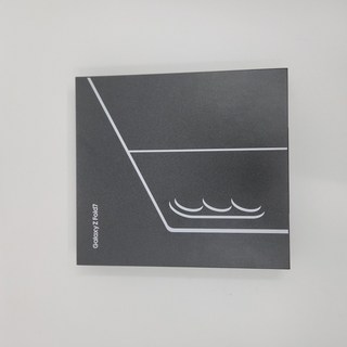 [삼성전자 갤럭시 Z폴드7 제트 블랙 접은 모습 이미지]