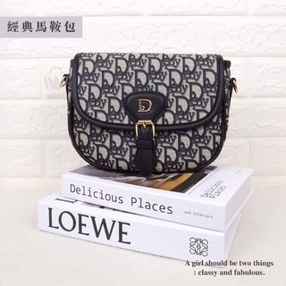 Derby 經典Logo 馬鞍包 防水多格層側背包