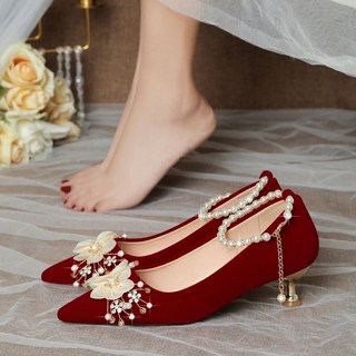 紅色婚鞋女2025新款中式新娘婚紗兩穿舒適秀禾服主婚婚紗伴娘大碼加寬, 1個, 梅花+珍珠帶+細跟4厘米,41