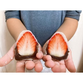 궁전떡집 딸기모찌10개 딸기시배지에서 매일아침 밭에서 받아온 싱싱한 딸기와 국내산찹쌀100%로 완성된 달달한 딸기생찹쌀떡, 65g, 10개