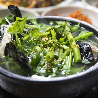 전문가 손질 강릉시 수협인증 복어탕 3인분 간편조리세트 (손질복어 500G + 전용 육수소스) 맑은탕, 2개, 570g