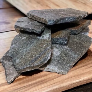 輝板石亂片板岩 乾式造景石材 厚度2-5公分 單片約15-30公分