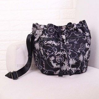 Derby 歐洲品牌 水桶包 防水尼龍 多格層 斜背包 5207