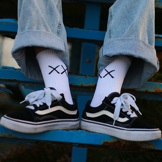 Tasteful_tw 韓國穿搭必備 XX圖案 中筒襪 長襪 男女款 (2色)