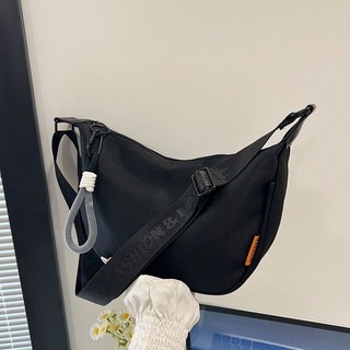 布質斜挎小包 夏季尼龍休閒餃子包 小衆通勤單肩百搭新款, 黑色  餃子包