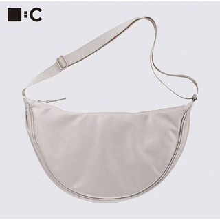 U家 餃子包 斜挎包 單肩包 輕便簡約腋下包 日系韓系半月包, 米白色款式