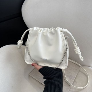 時尚包包 韓係時尚百搭鏈條小包包女新款褶皺雲朵小方包2023秋冬小衆斜挎包, 白色