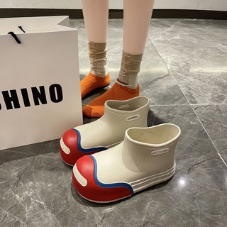 時尚外穿短筒雨靴：2024新款厚底輕便防水防滑膠鞋，雨天神器