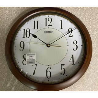SEIKO 日本咖啡框米白夜光面阿拉伯數字靜音掛鐘 QXA824B
