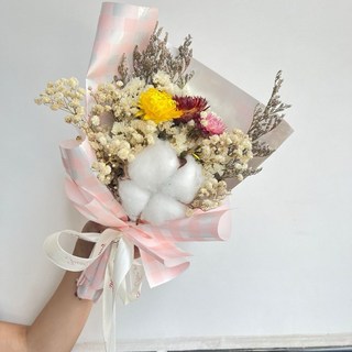 台灣現貨 迷你小花束 含禮袋 乾燥花 香皂花 康乃馨玫瑰 母親節教師節禮物 婚禮伴手禮 交換禮 畢業禮物, 粉格紋, 1個