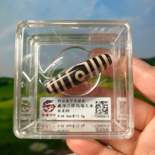 清代藏傳三眼瑪瑙天珠 恒德評級88分 長48.0mm 重12.0g, 如圖所示, 1個